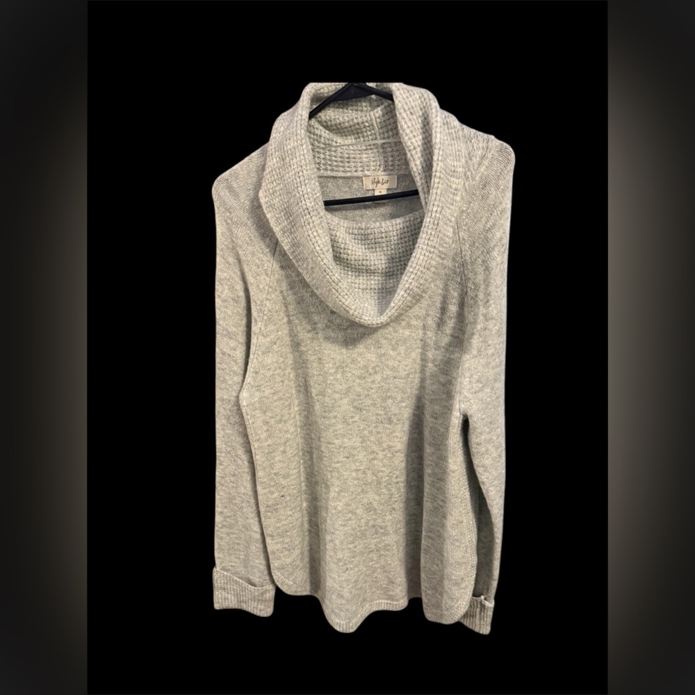 Women’s grey pullover sweater Scoop neck